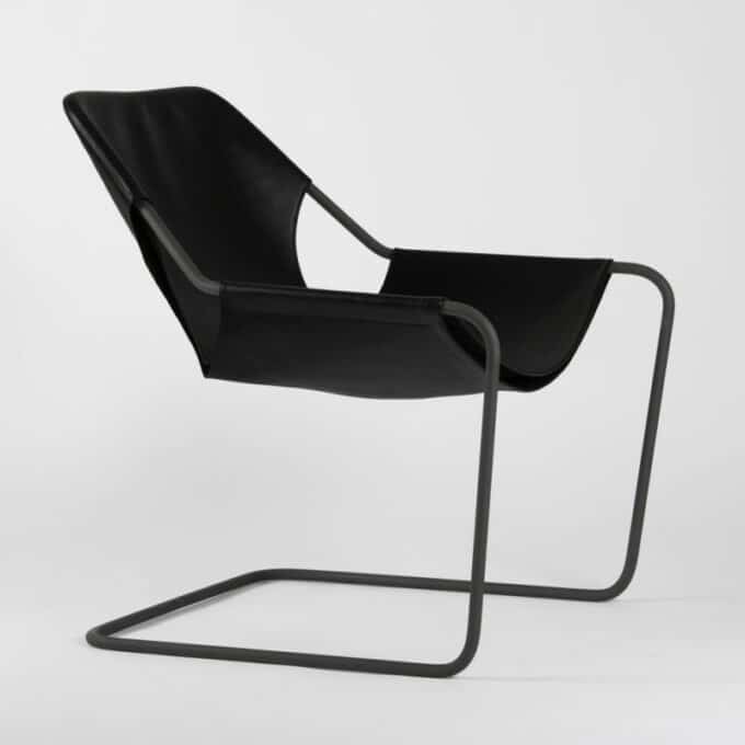 Fauteuil en acier carbone phosphaté et cuir pleine fleur PAULISTANO