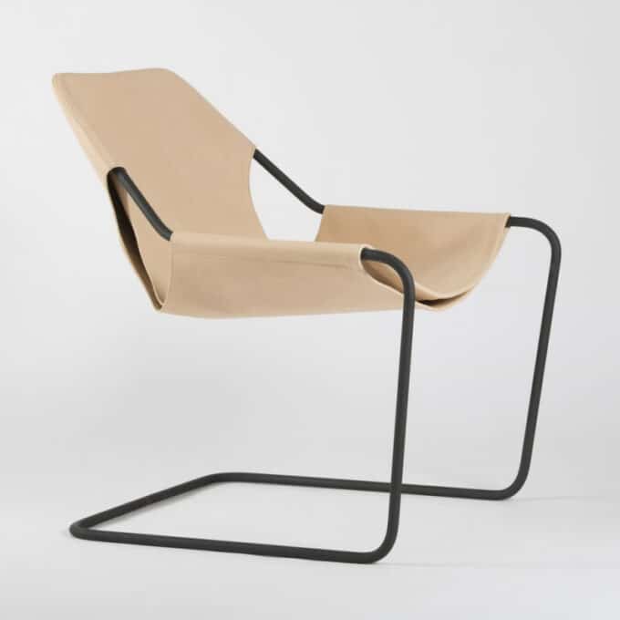 Fauteuil en acier carbone phosphaté et cuir pleine fleur PAULISTANO