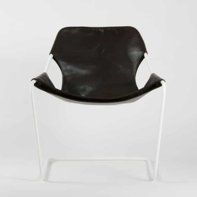 Fauteuil en acier carbone époxy blanc et cuir pleine fleur PAULISTANO