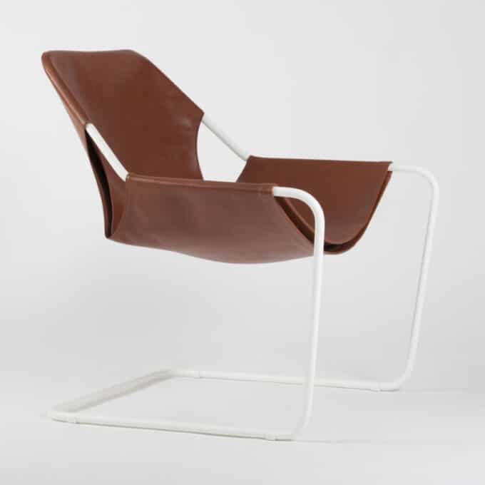 Fauteuil en acier carbone époxy blanc et cuir pleine fleur PAULISTANO