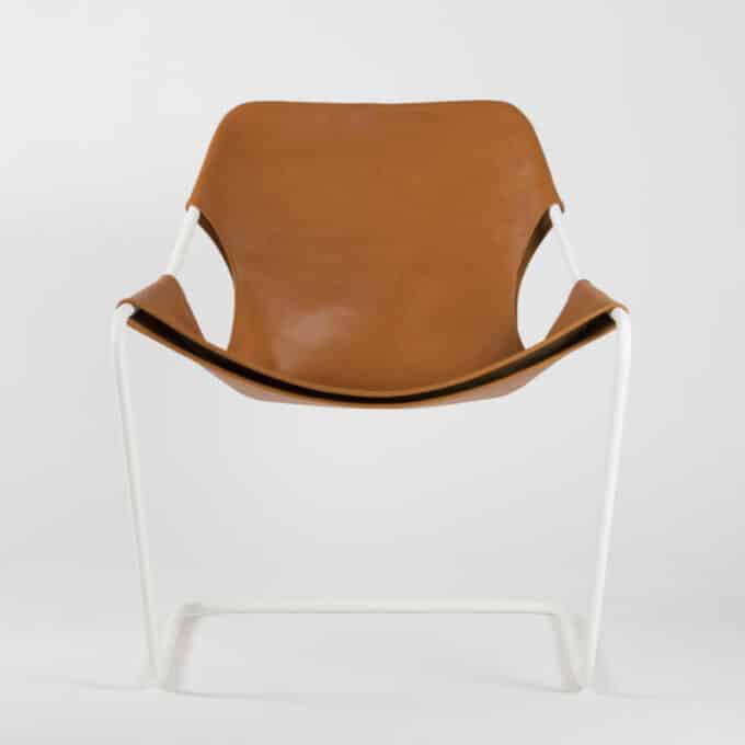 Fauteuil en acier carbone époxy blanc et cuir pleine fleur PAULISTANO