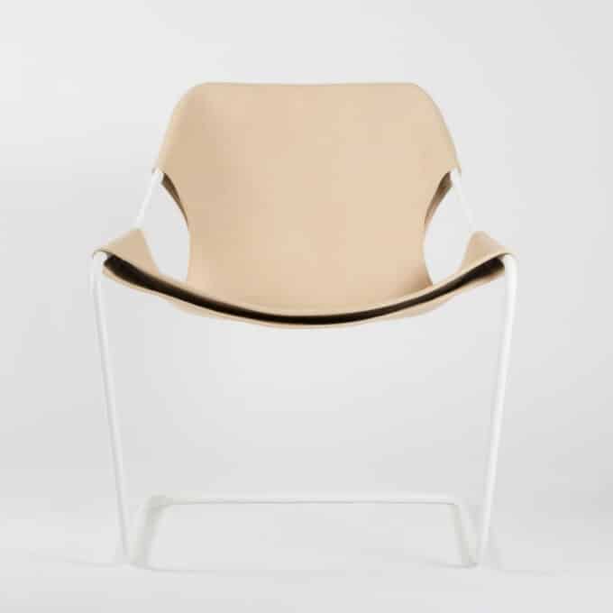 Fauteuil en acier carbone époxy blanc et cuir pleine fleur PAULISTANO