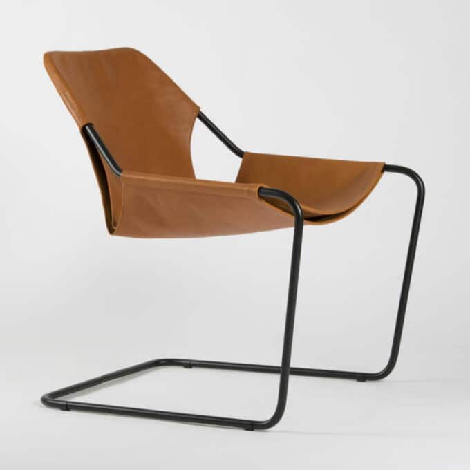 Fauteuil en acier carbone époxy noir et cuir pleine fleur PAULISTANO