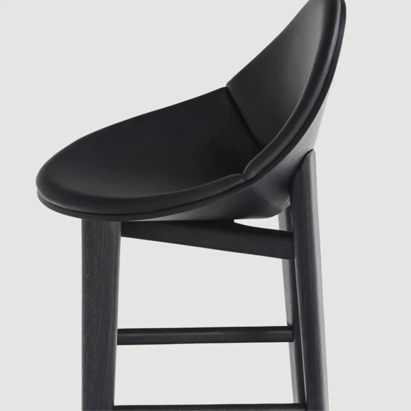 Tabouret en frêne teinté noir et cuir Capdell LEIZU 2419WP – Image 6