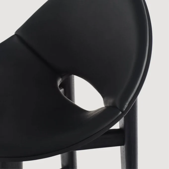 Tabouret en frêne teinté noir et cuir Capdell LEIZU 2419WP