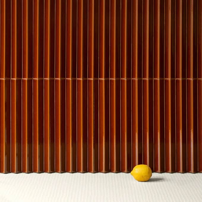 Carrelage mural Mutina Rombini TRIANGLE SMALL GLOSSY BRUN 18,6 × 31,5 cm par Ronan et Erwan Bouroullec