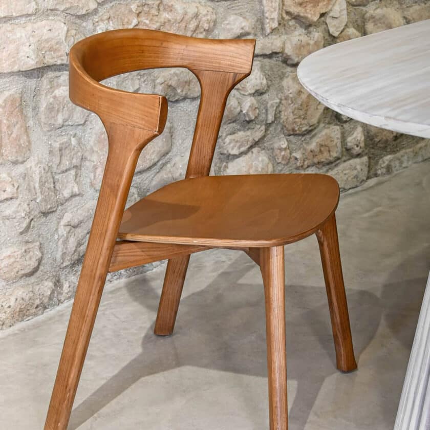 Chaise en orme massif teinté marron MENORCA – Image 2