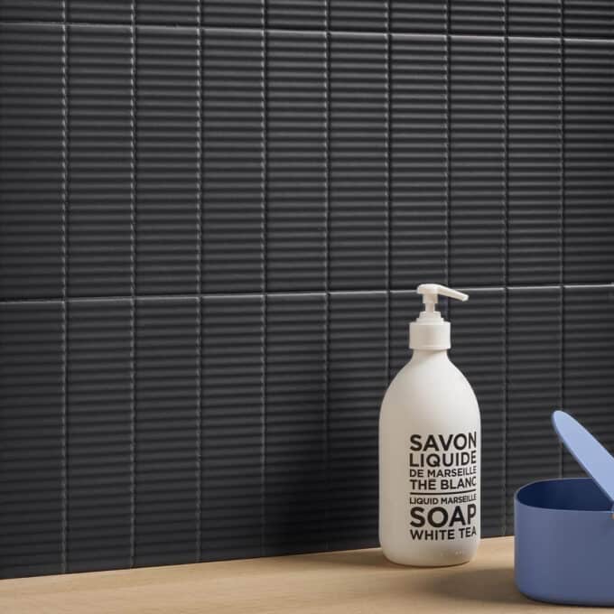 Carrelage mural uni RELIEVE QZ UNO Strip Notte 5 × 20 cm