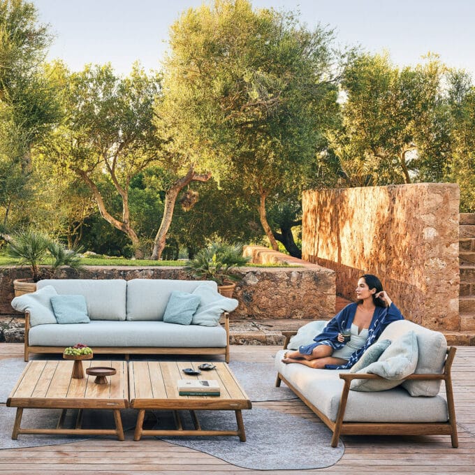 Canapé d'extérieur en teck Manutti Muyu 2,5 places