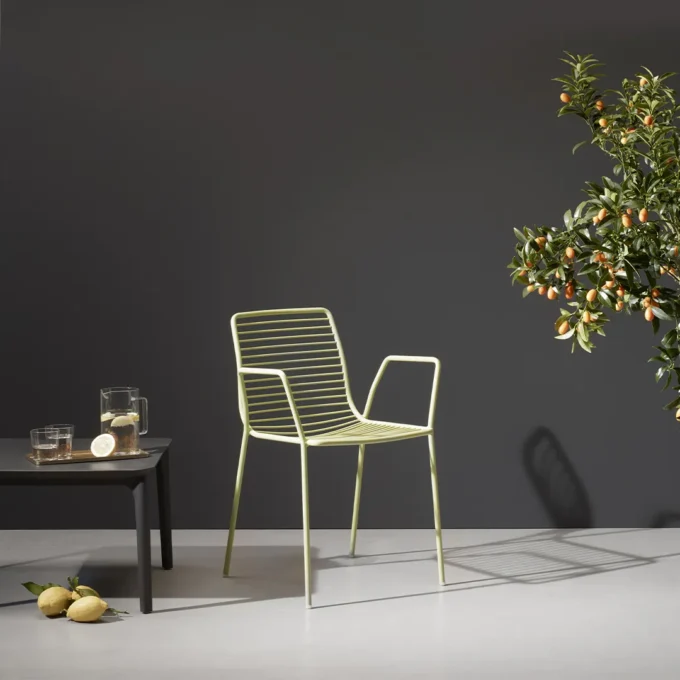 Lot de 4 chaises extérieures empilables avec accoudoirs en acier zingué peint SCCO1