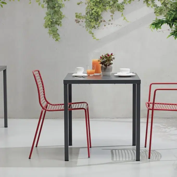 Lot de 4 chaises extérieures empilables avec accoudoirs en acier zingué peint SCCO1