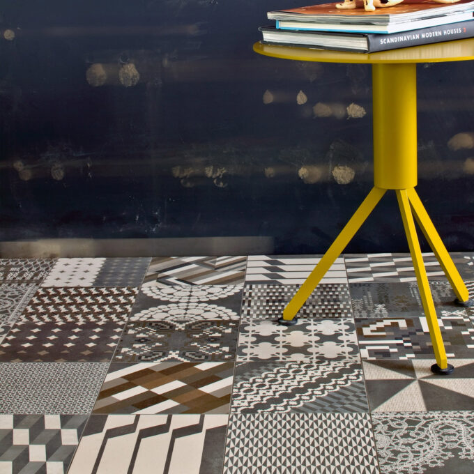 Carrelage Mutina Azulej Combination Nero 20x20 par Patricia Urquiola