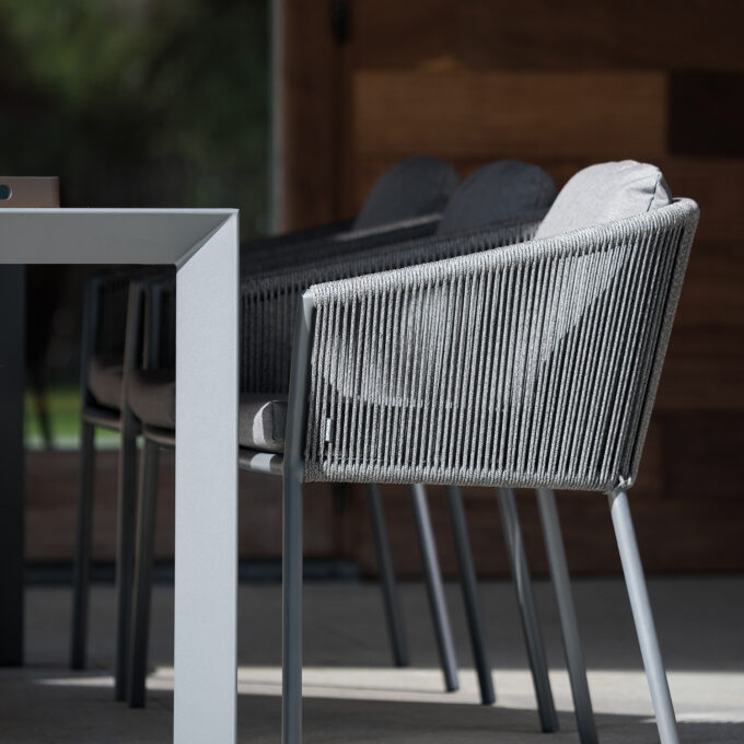 Lot de 2 fauteuils de repas extérieurs Omer – Aluminium lava & corde graphite – Diphano