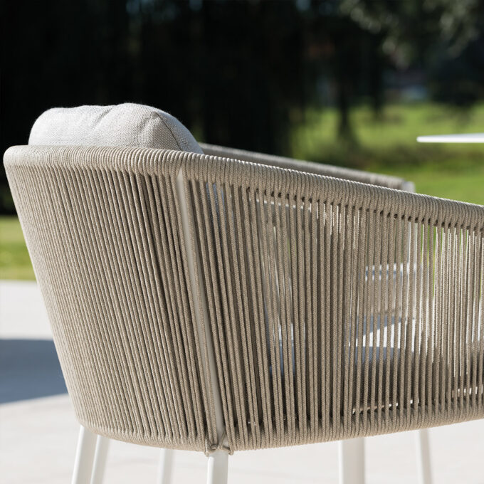 Lot de 2 fauteuils de repas extérieurs Omer – Aluminium blanc & corde mineral – Diphano