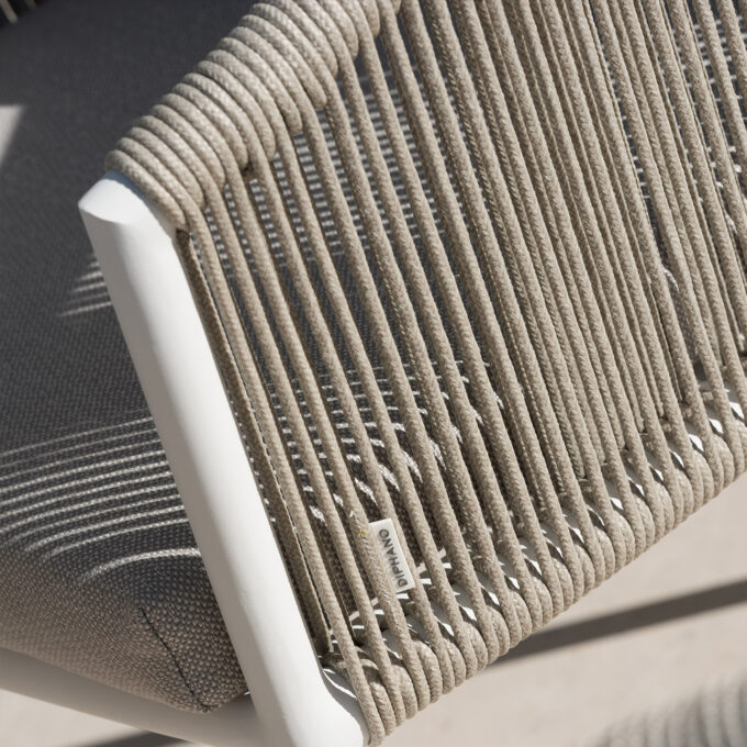 Lot de 2 fauteuils de repas extérieurs Omer – Aluminium blanc & corde mineral – Diphano