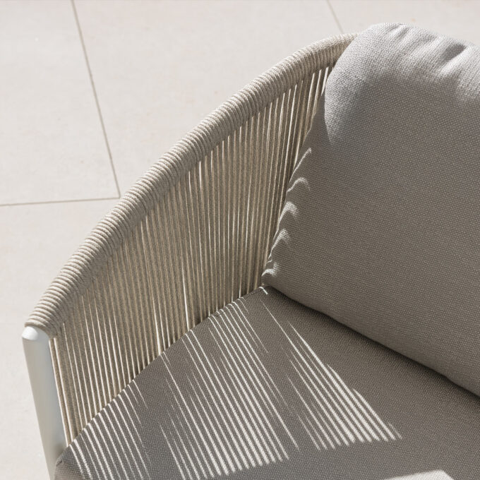 Lot de 2 fauteuils de repas extérieurs Omer – Aluminium blanc & corde mineral – Diphano