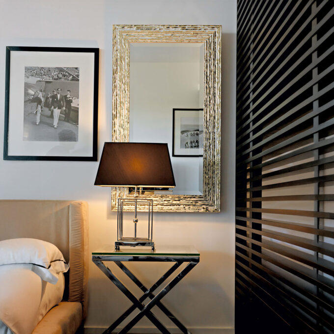 Miroir mural Bold par BMB Italy – Contraste graphique et finition précieuse