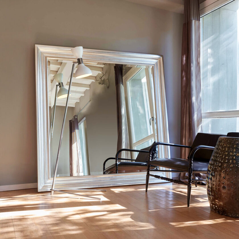 Miroir mural avec cadre en bois doré argent ou laqué noir Cesar par BMB Italy – Image 2