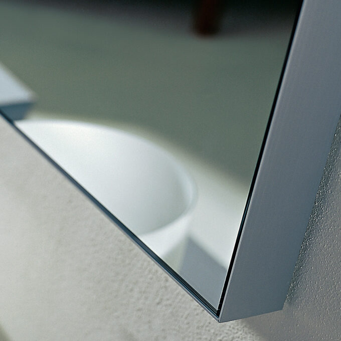 Miroir mural Leggero par Bmb Italy – Minimalisme élégant et formats variés