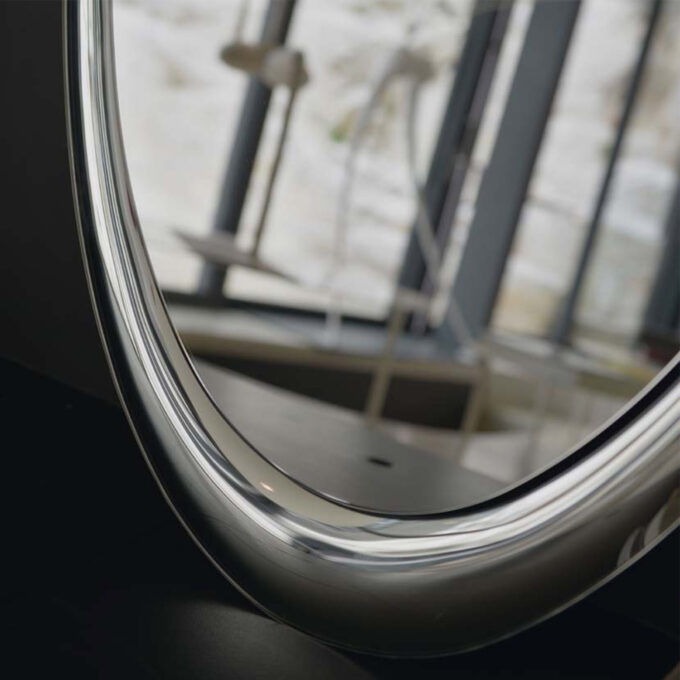 Miroir mural Alma par BMB Italy – Ligne sculpturale et charme contemporain