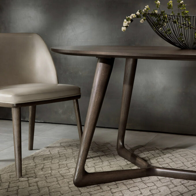 Table Cover 5404.2 ovale en bois massif – Pacini & Cappellini