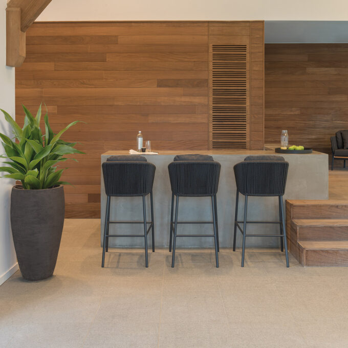 Tabouret bas extérieur Omer 60,5 cm – Aluminium lava & corde graphite – Diphano