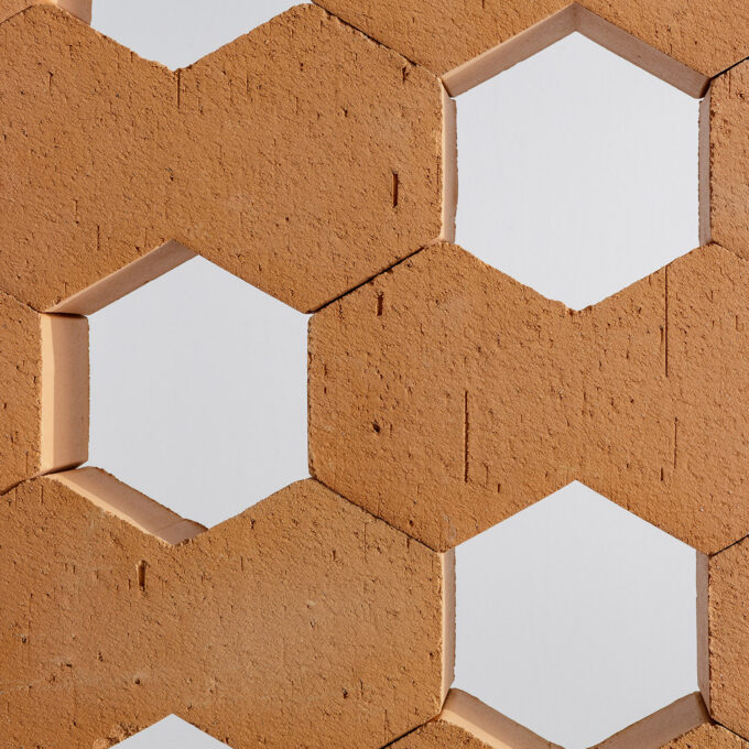 Claustra Mutina Hives Natural – Design Konstantin Grcic