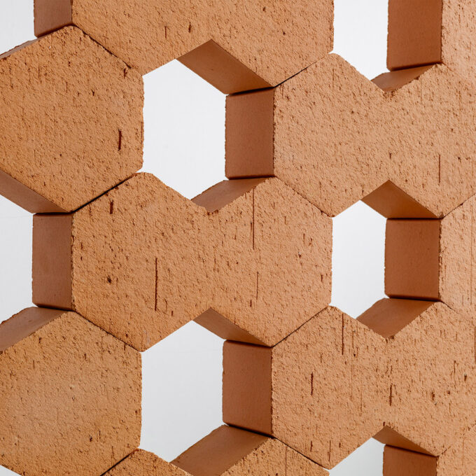 Claustra Mutina Hives Natural – Design Konstantin Grcic