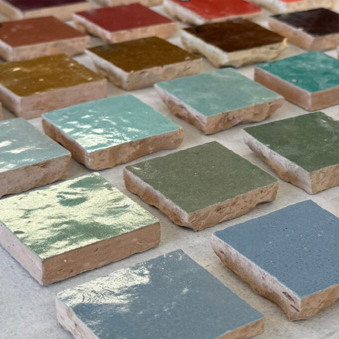 Zellige Artisanal Blanc Brillant 02 – Format 10×10 cm – Carrelage Marocain Fait Main