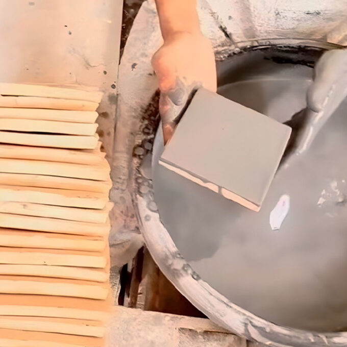 Zellige Artisanal Blanc Brillant 02 – Format 10×10 cm – Carrelage Marocain Fait Main